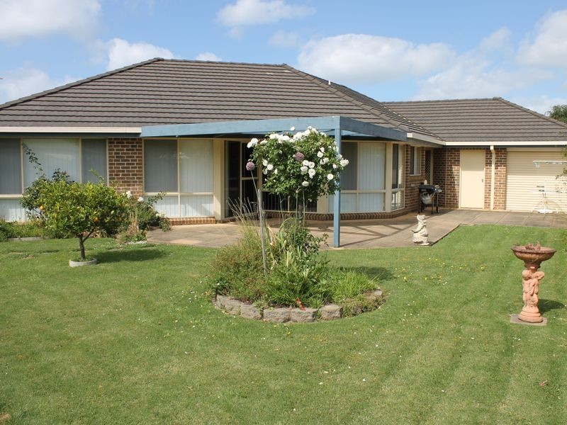 8 Woodland Heath Drive, Inverloch VIC 3996