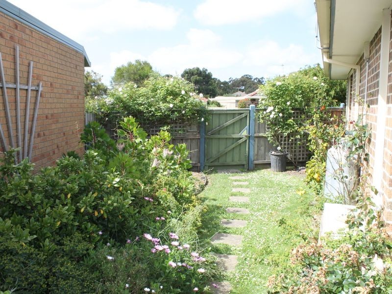 8 Woodland Heath Drive, Inverloch VIC 3996