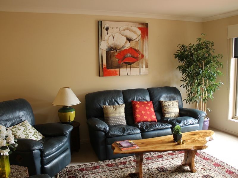 2 Goodenia Place, Inverloch VIC 3996