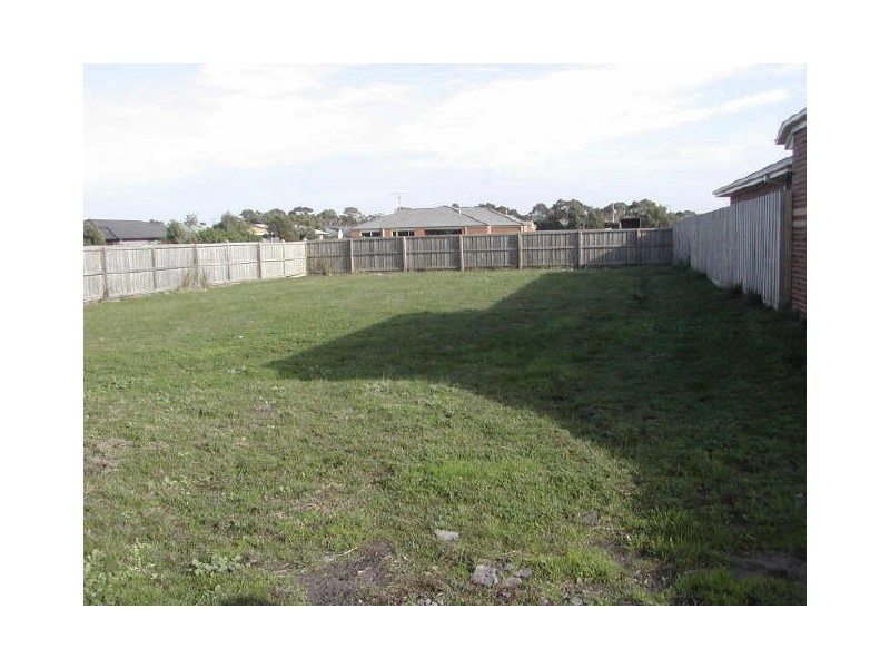 24 Endeavour Place, Inverloch VIC 3996