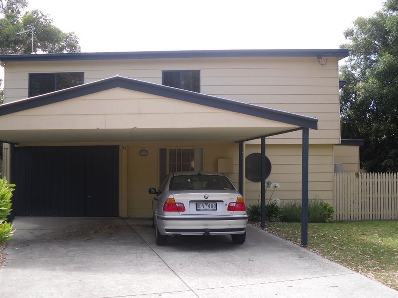 42 Beilby Avenue, Inverloch VIC 3996