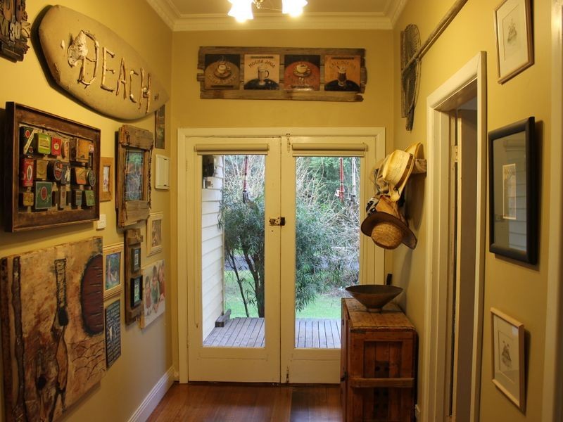 6 Wallace Avenue, Inverloch VIC 3996