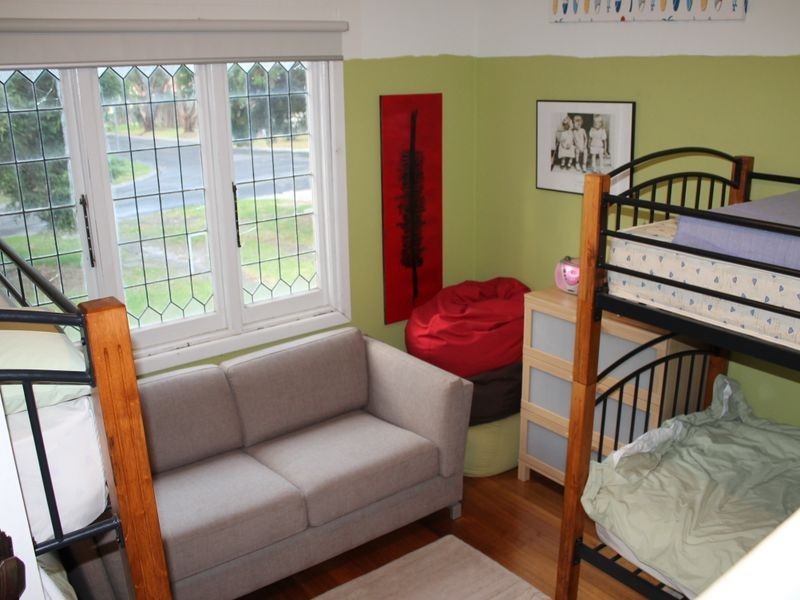 6 Wallace Avenue, Inverloch VIC 3996