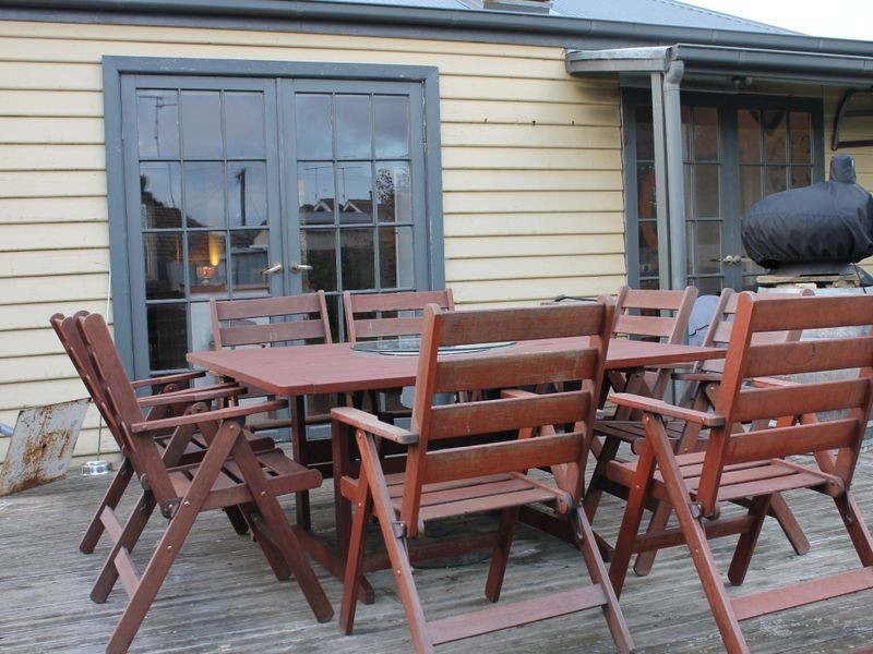 6 Wallace Avenue, Inverloch VIC 3996