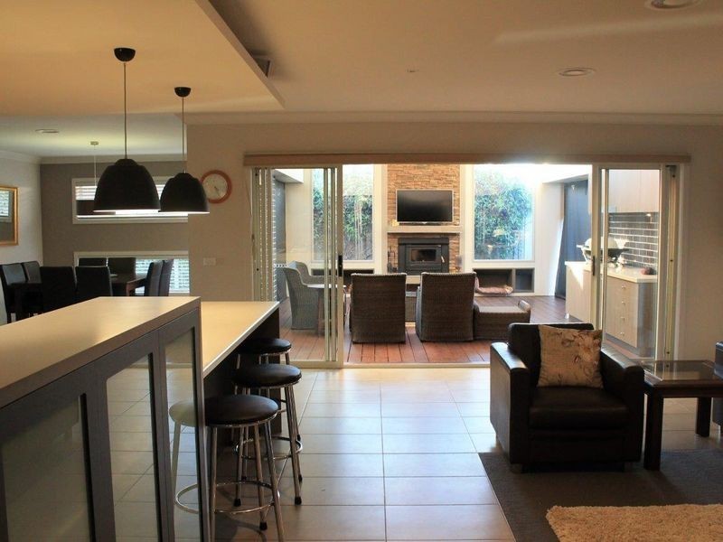 10 Surrey Place, Inverloch VIC 3996