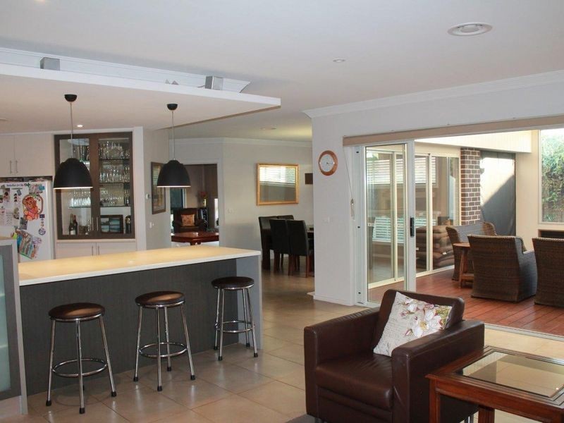 10 Surrey Place, Inverloch VIC 3996