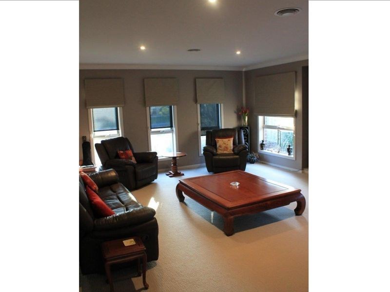 10 Surrey Place, Inverloch VIC 3996