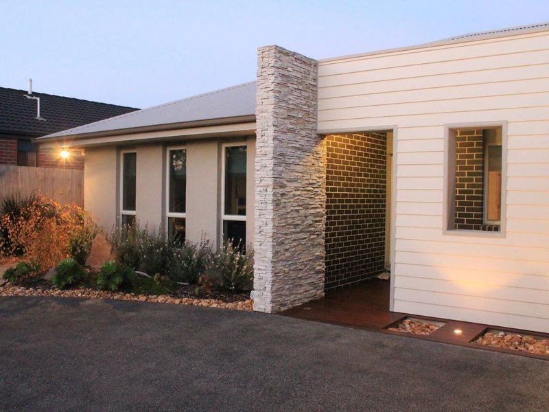 10 Surrey Place, Inverloch VIC 3996