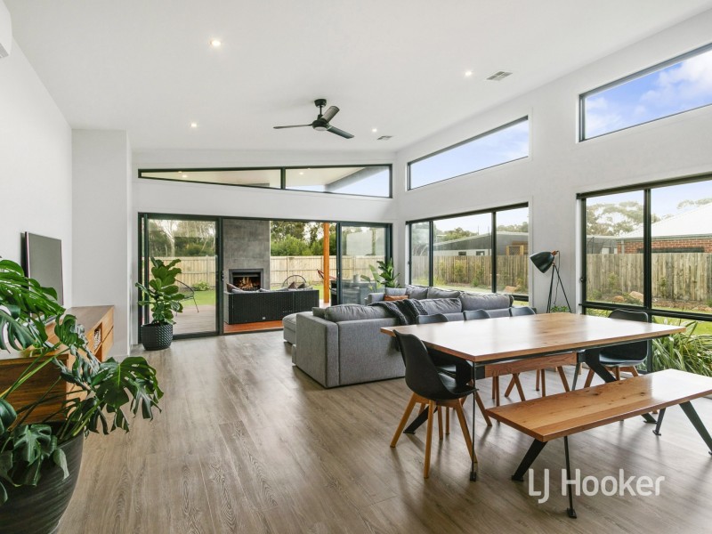 2 Radiata Place, Inverloch VIC 3996