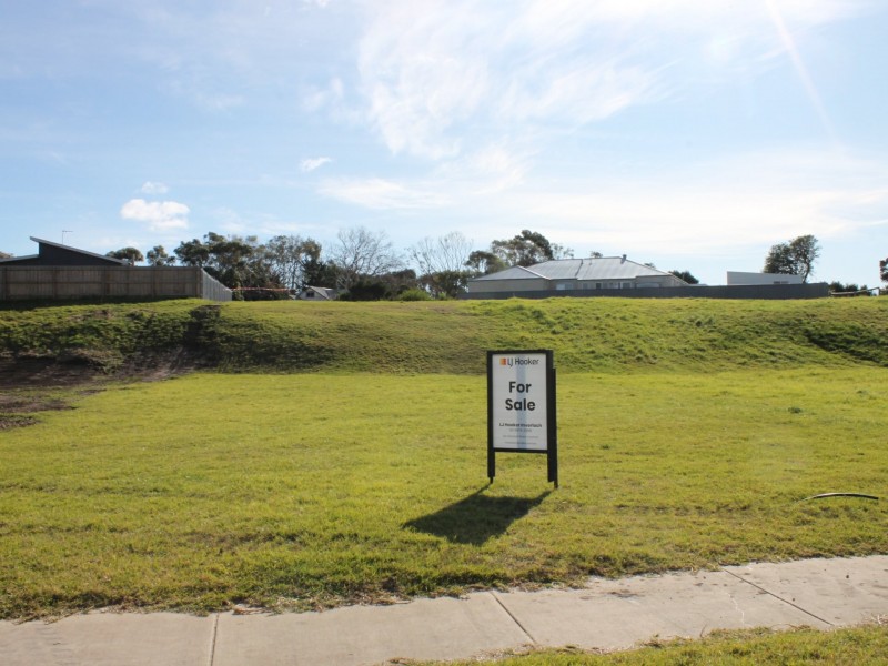 15 Tea Tree Court, Inverloch VIC 3996