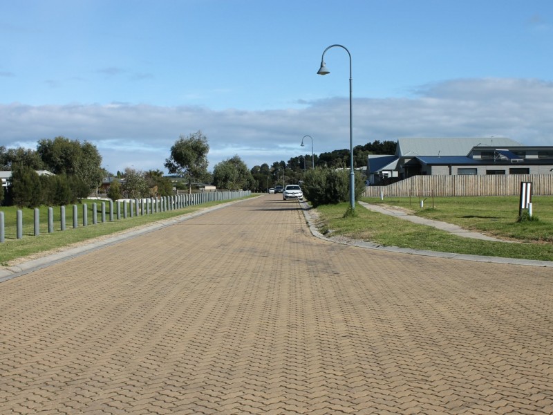 15 Tea Tree Court, Inverloch VIC 3996