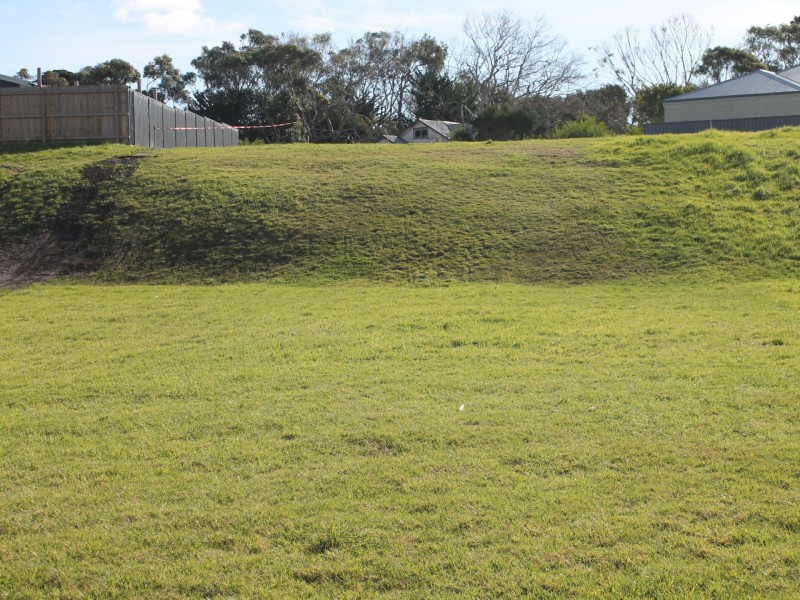 15 Tea Tree Court, Inverloch VIC 3996