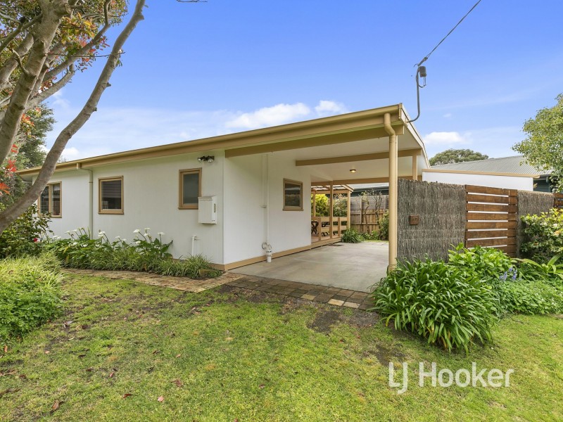 17 Lohr Avenue, Inverloch VIC 3996