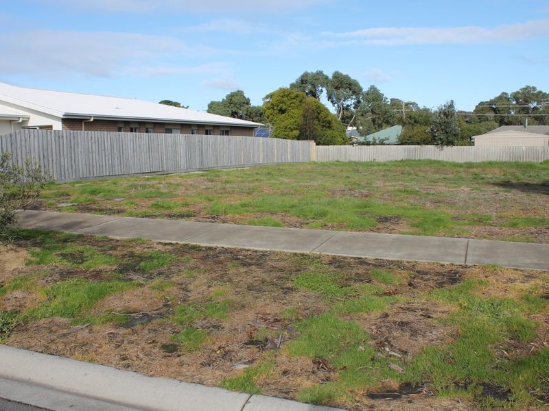 84 Woodland Heath Drive, Inverloch VIC 3996