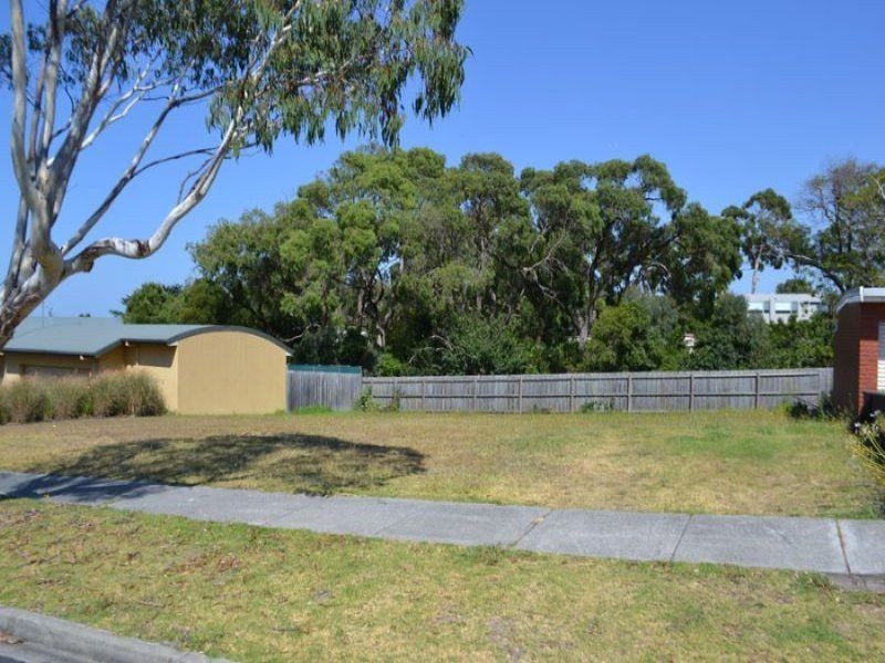 8 Holt Court, Inverloch VIC 3996