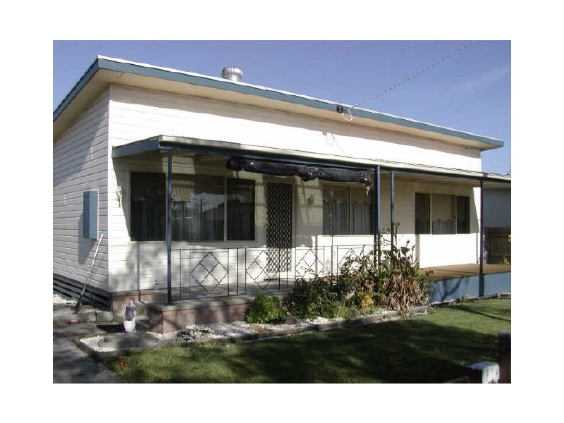 6 Gordon Avenue, Inverloch VIC 3996
