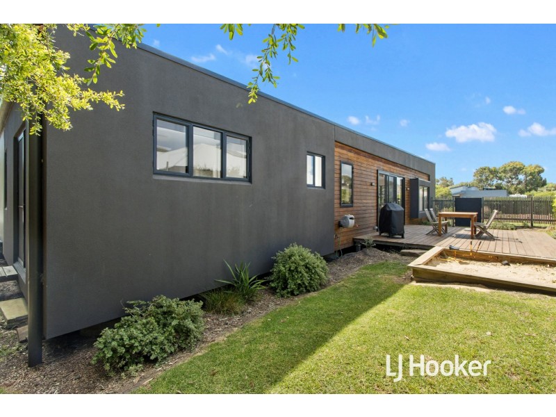 7 Paperbark Place, Inverloch VIC 3996
