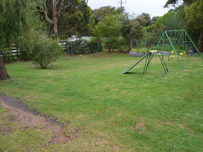 64 Lohr Avenue, Inverloch VIC 3996