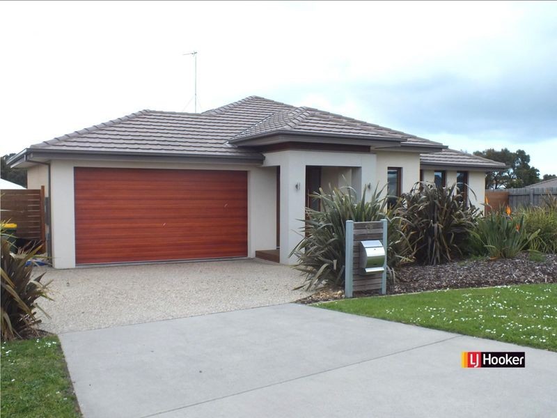 18 Surrey Place, Inverloch VIC 3996