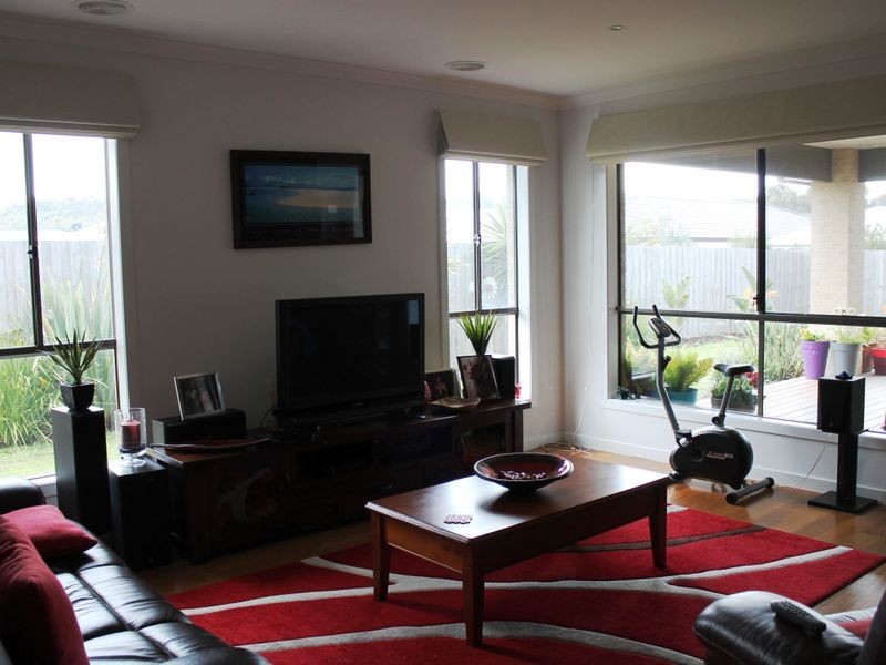 18 Surrey Place, Inverloch VIC 3996