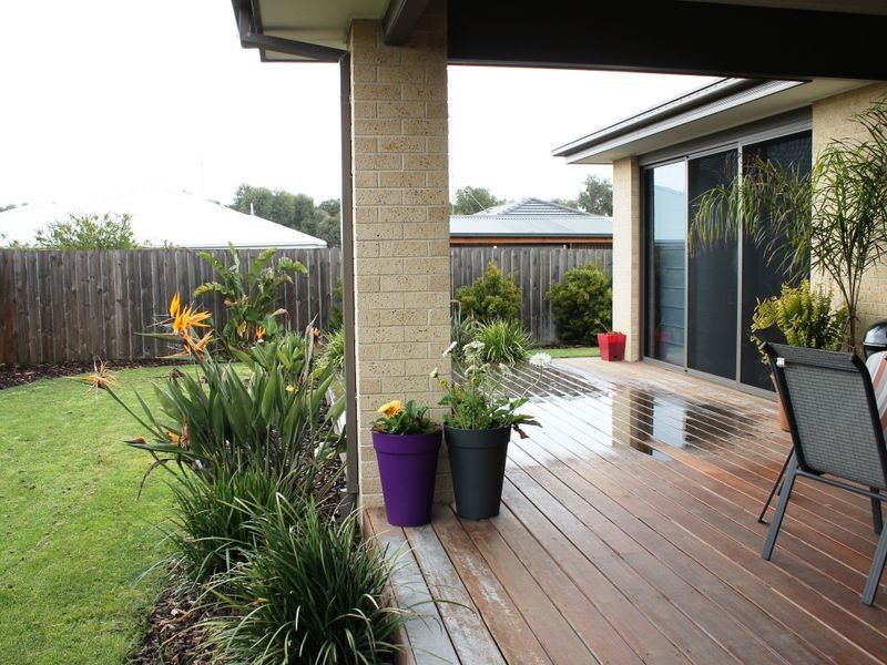 18 Surrey Place, Inverloch VIC 3996
