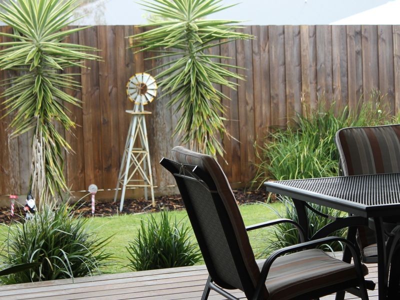 18 Surrey Place, Inverloch VIC 3996