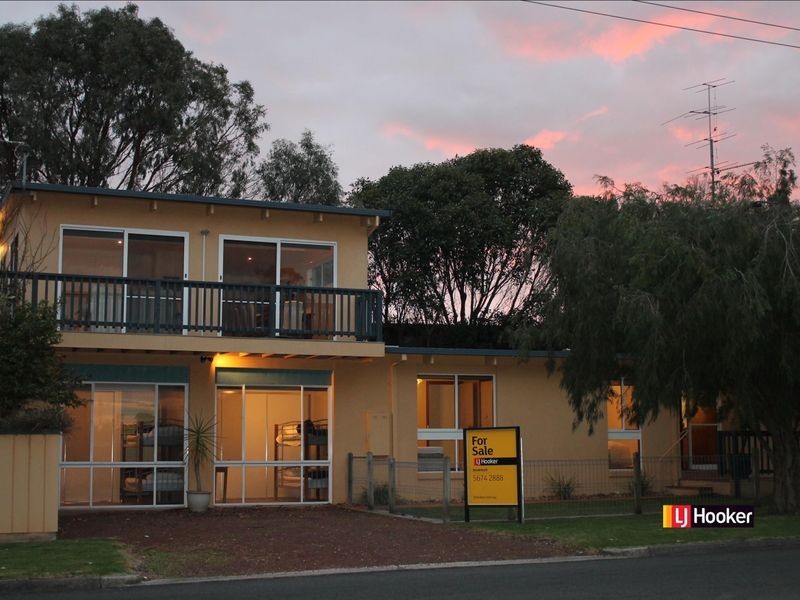 82 Bayview Avenue, Inverloch VIC 3996