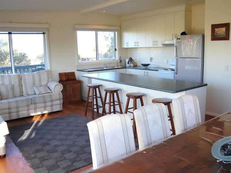 82 Bayview Avenue, Inverloch VIC 3996