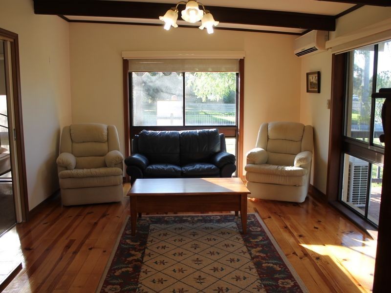 82 Bayview Avenue, Inverloch VIC 3996