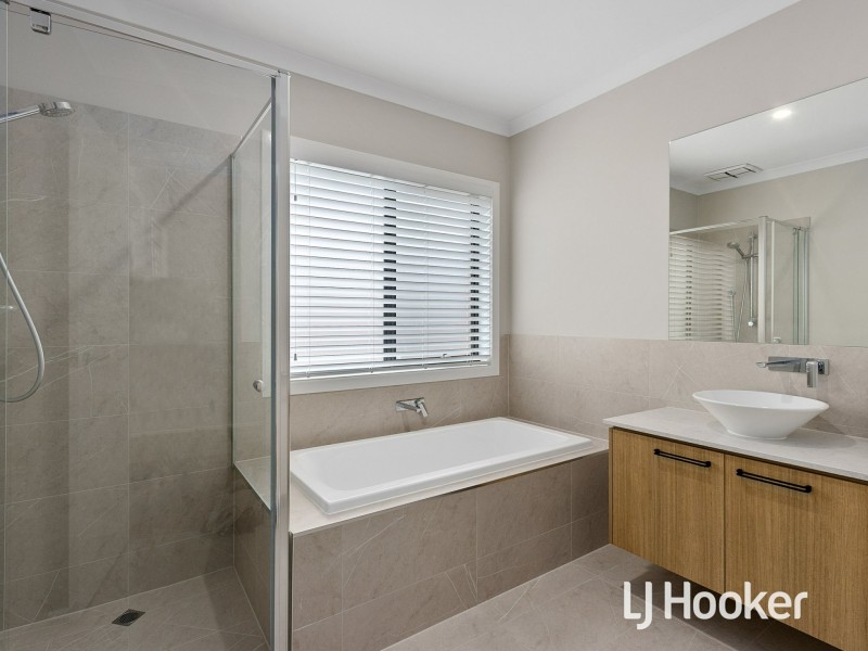 5 Radiata Place, Inverloch VIC 3996