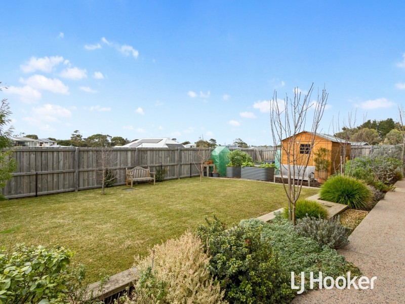 5 Radiata Place, Inverloch VIC 3996