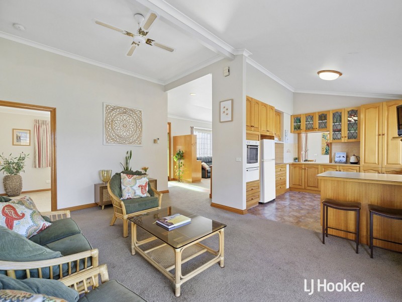 9 The Crescent, Inverloch VIC 3996