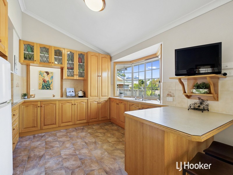9 The Crescent, Inverloch VIC 3996