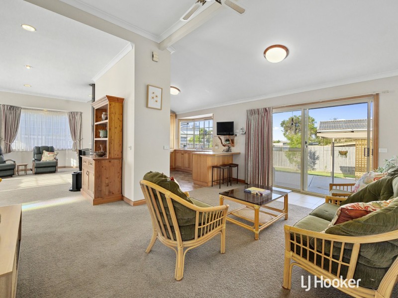 9 The Crescent, Inverloch VIC 3996