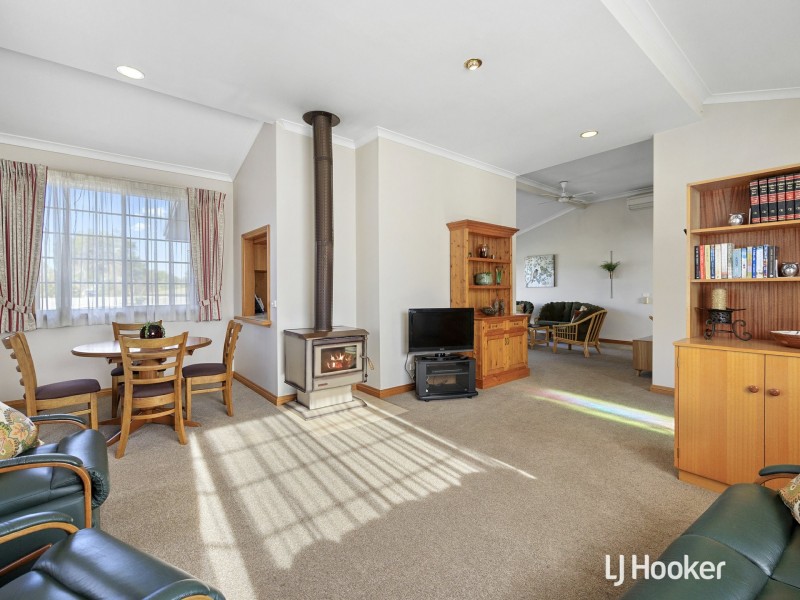 9 The Crescent, Inverloch VIC 3996