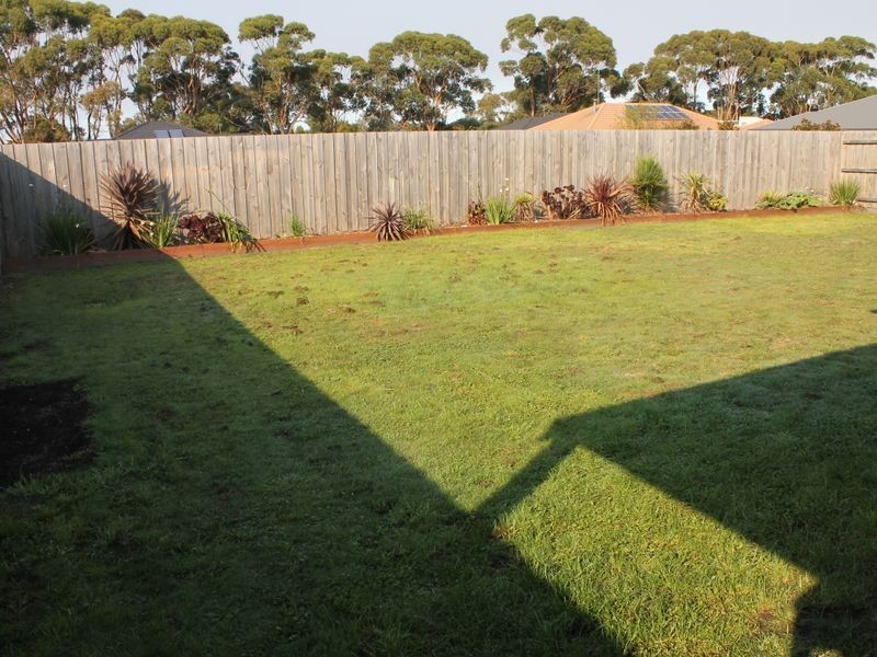 16 Lavender Place, Inverloch VIC 3996