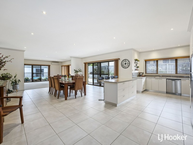 31 Woodland Heath Drive, Inverloch VIC 3996