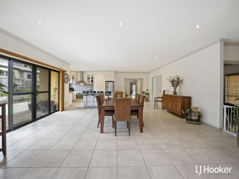 31 Woodland Heath Drive, Inverloch VIC 3996