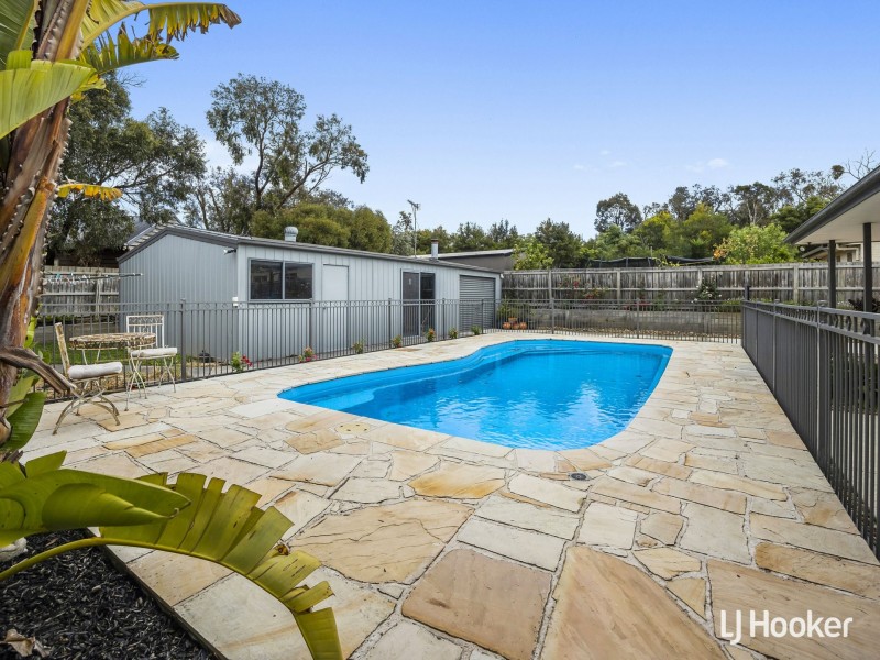 31 Woodland Heath Drive, Inverloch VIC 3996