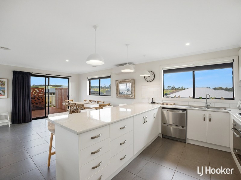 13 Oceanic Drive, Inverloch VIC 3996