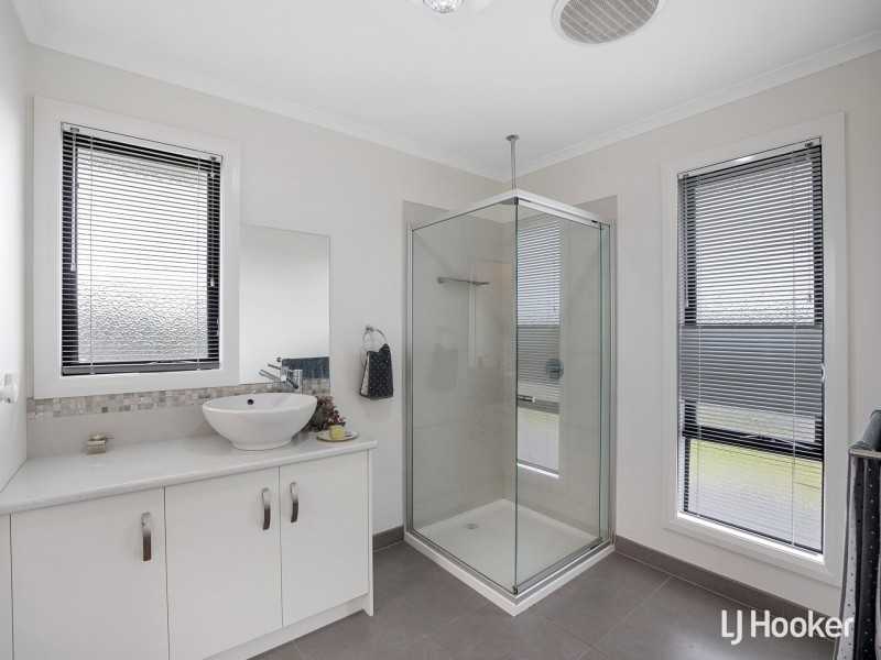 13 Oceanic Drive, Inverloch VIC 3996