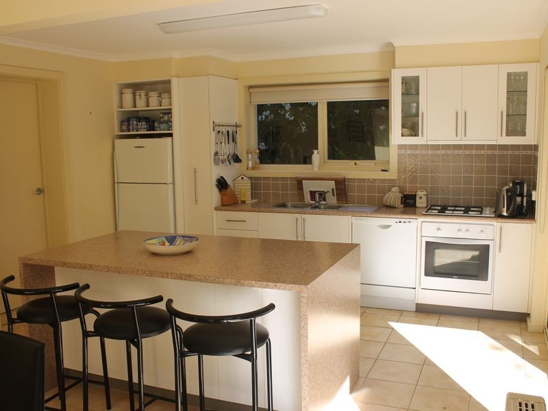 27 Garden Crescent, Inverloch VIC 3996