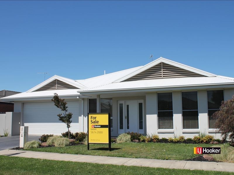 4 Surrey Place, Inverloch VIC 3996
