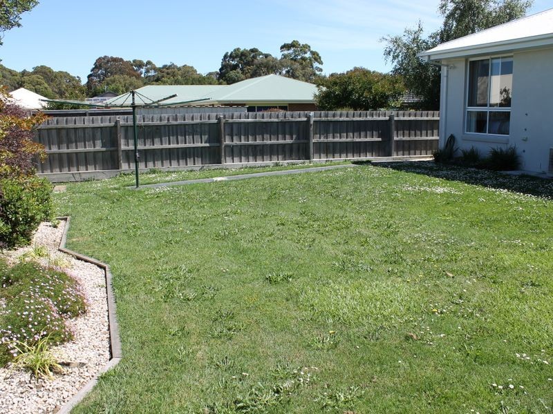 4 Surrey Place, Inverloch VIC 3996
