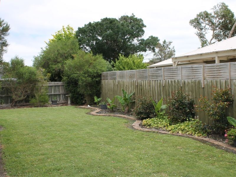 5 Youll Grove, Inverloch VIC 3996