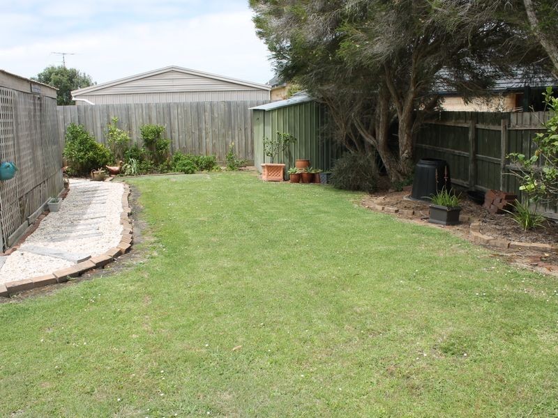 5 Youll Grove, Inverloch VIC 3996