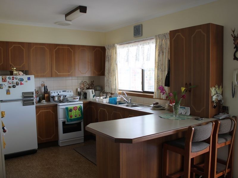 38 Gordon Avenue, Inverloch VIC 3996