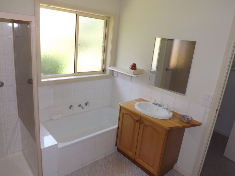 2 The Crescent, Inverloch VIC 3996