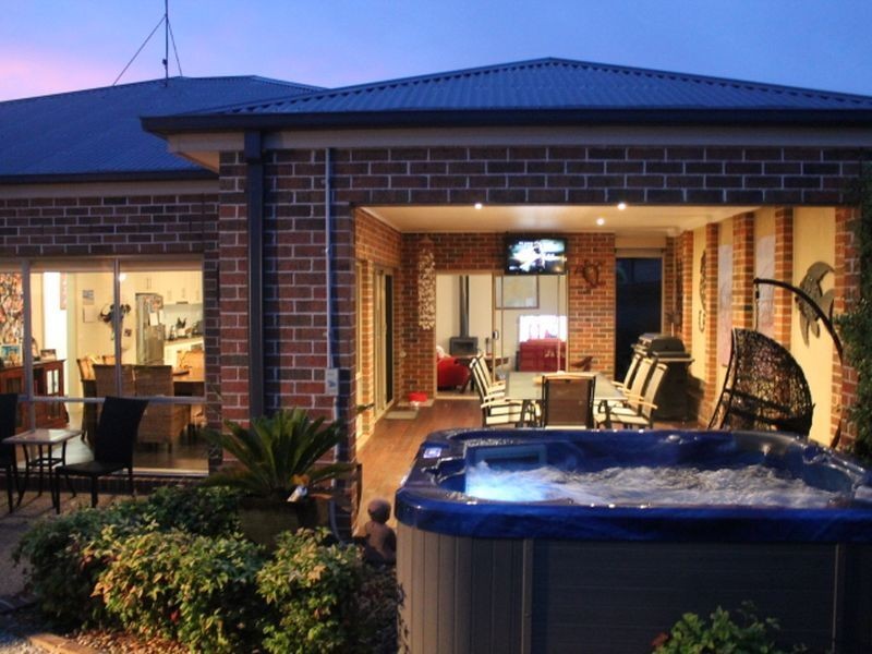11 Beachcomber Drive, Inverloch VIC 3996