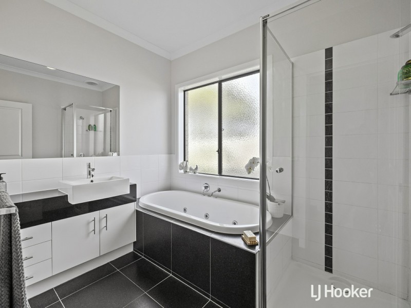 2 Honeyeater Circuit, Inverloch VIC 3996